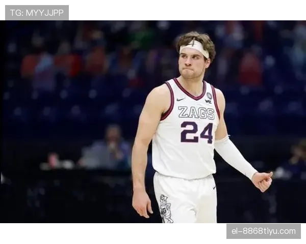 比尔相比奇才时期增加无球空切并以高效产出主导太阳进攻节奏