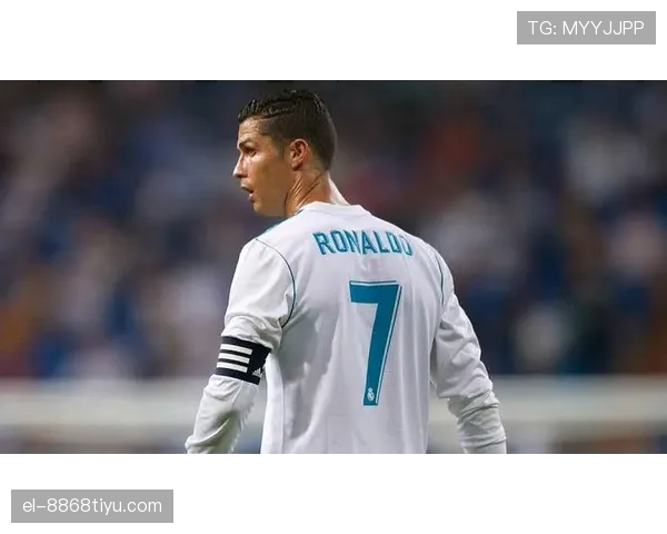 维尼修斯与梅西、C罗的球王差距解析：巅峰期数据与荣誉对比